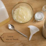Lessive savon de marseille maison : copeaux, eau chaude et anti-grumeaux
