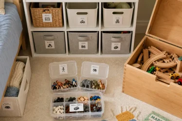Rangement jouets enfants : casiers ouverts ou coffre fermé, chambre enfant