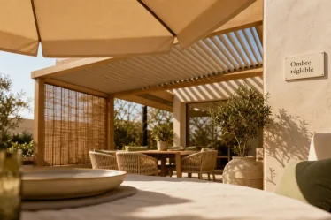 Terrasse ombragée plein sud : pergola et parasol ouverts