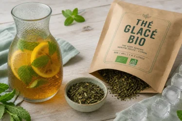 Thé glacé bio citron-menthe en carafe en verre